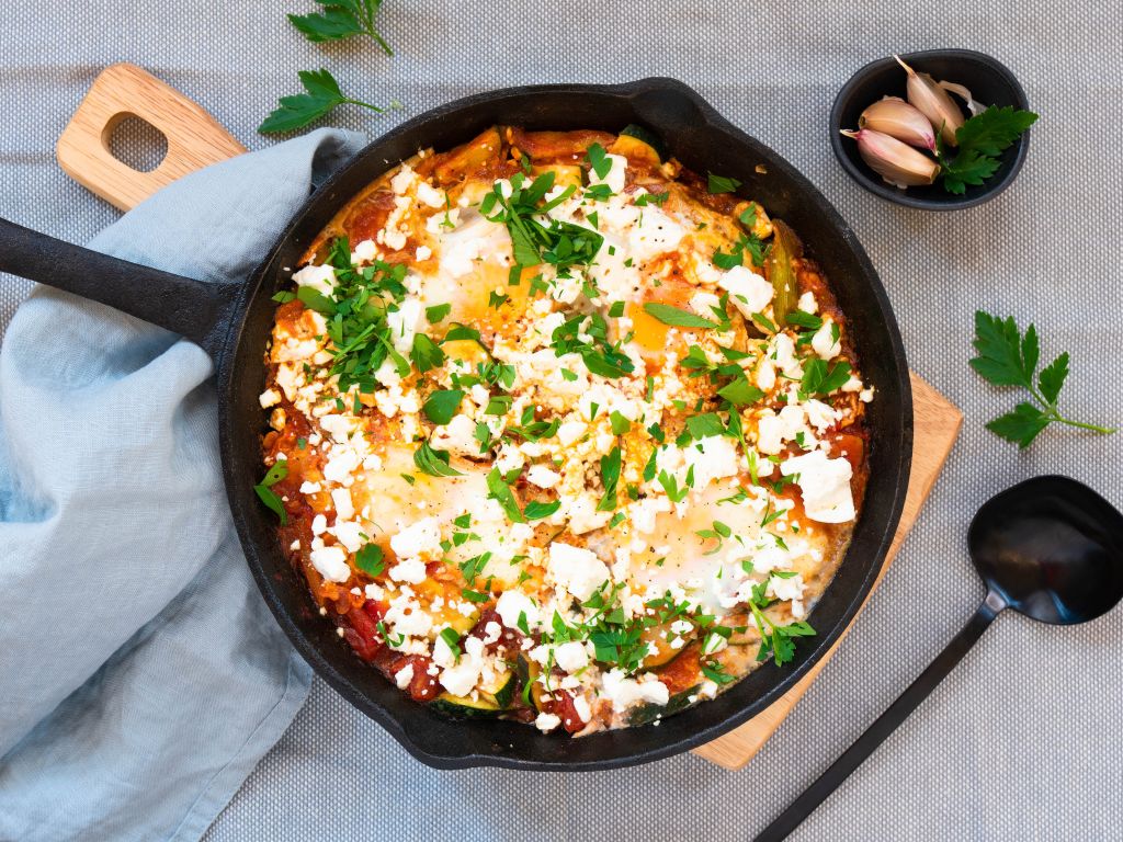 Shakshuka mit Tomaten und Zucchini Rezept EAT SMARTER